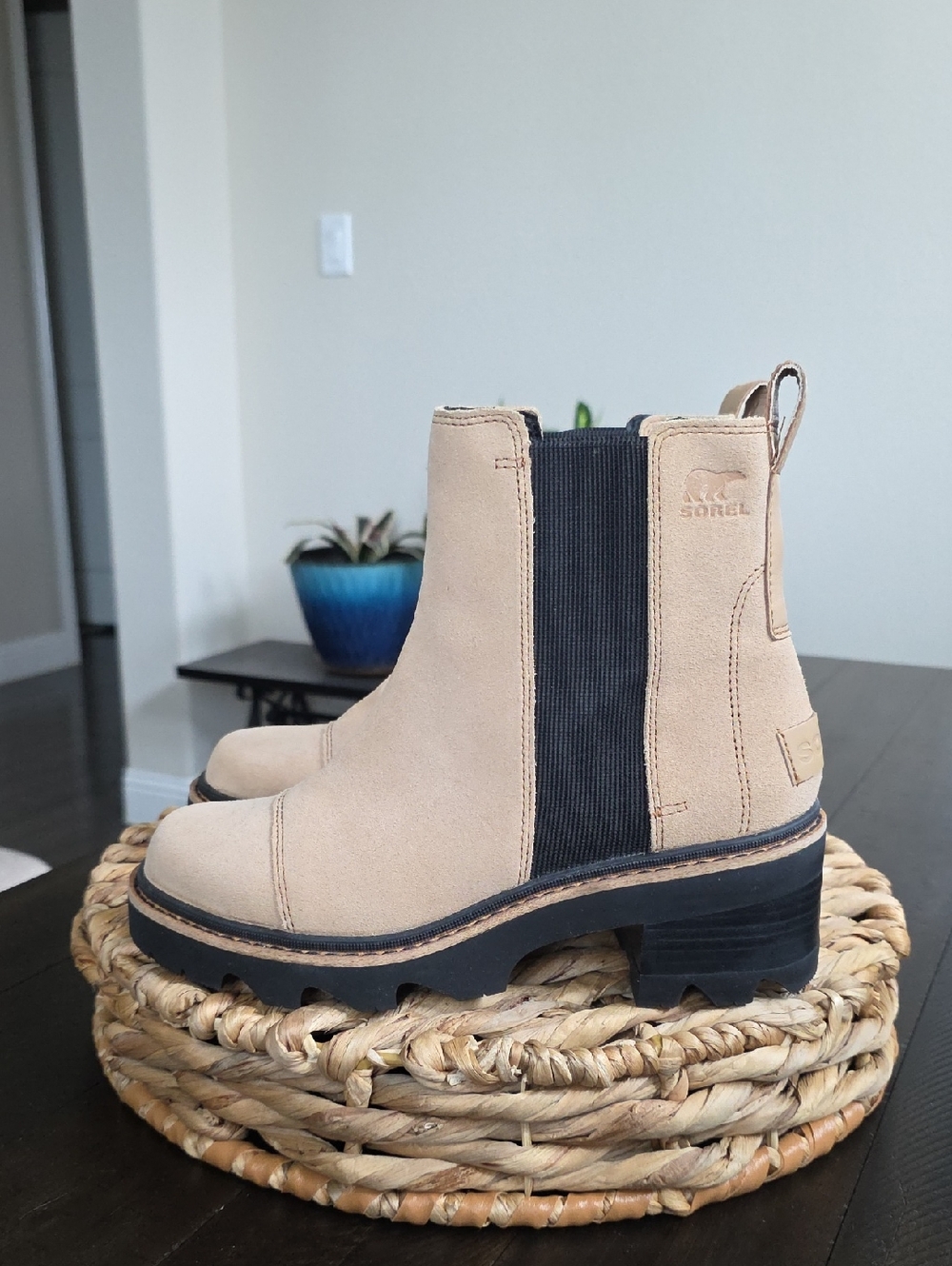 NEW Sorel Joan Now Waterproof Chelsea Boot (Women) Lug Sole High Traction Sz 8.5